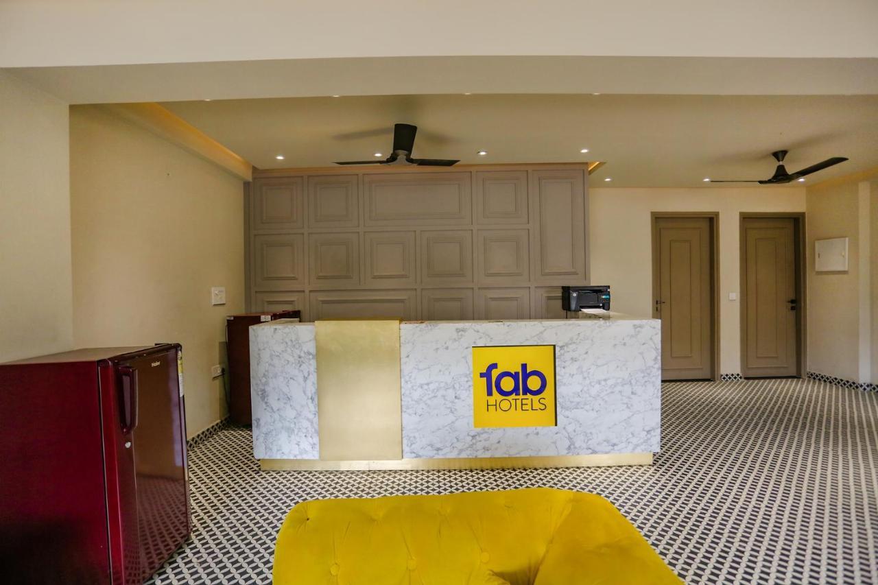 Fabhotel Clarks Suites Noida Ngoại thất bức ảnh